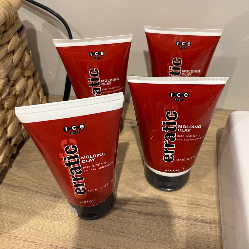 Eratic molding clay